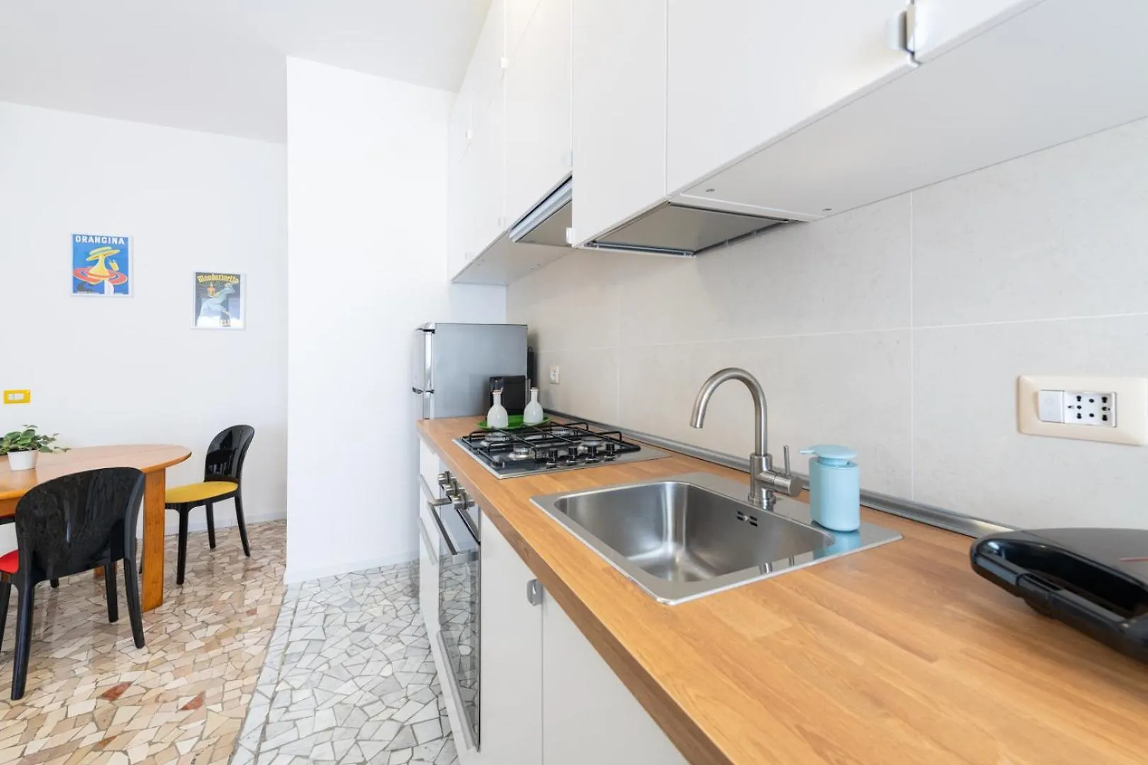 Metro M3 - 10 Min Duomo - Cozy Apt W Balcony And Ac Milán 0*,  Itálie